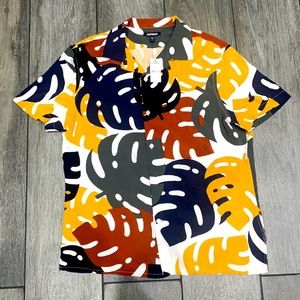 Brand new with tags NWT EXPRESS Men's Fit Floral Hawaiian Shirt.